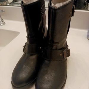Moto H&M black boots.
